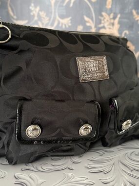 COACH POPPY Black Logo Shoulder Bag w/ Removable Crossbody Strap & Front
Pockets